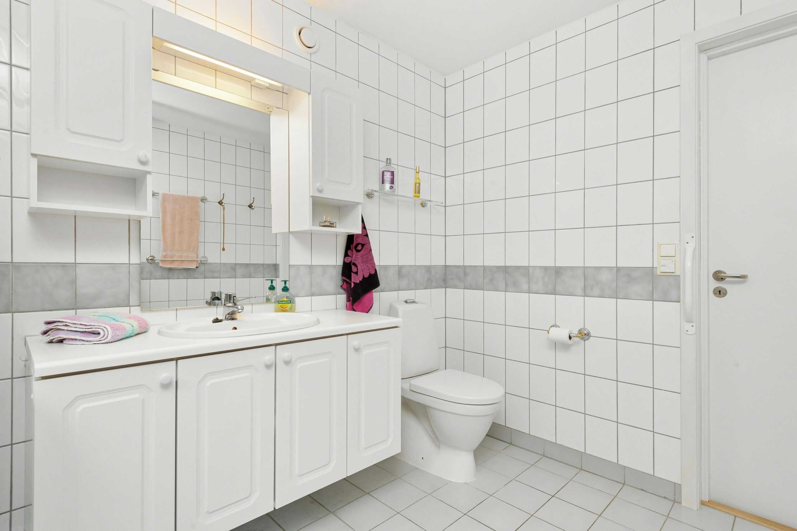 Open Shelving vs. Closed Drawers